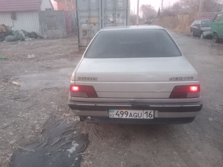 Продам  Пежо 405