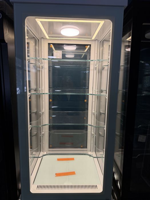 Хладилна витрина вертикална