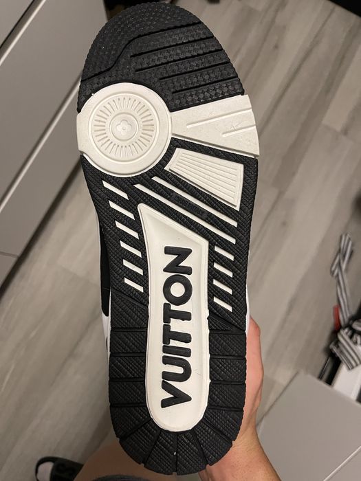 Louis Vuitton black&white