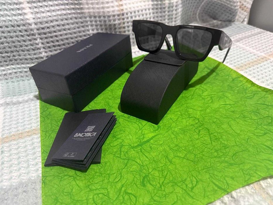 Ochelari de soare Prada !