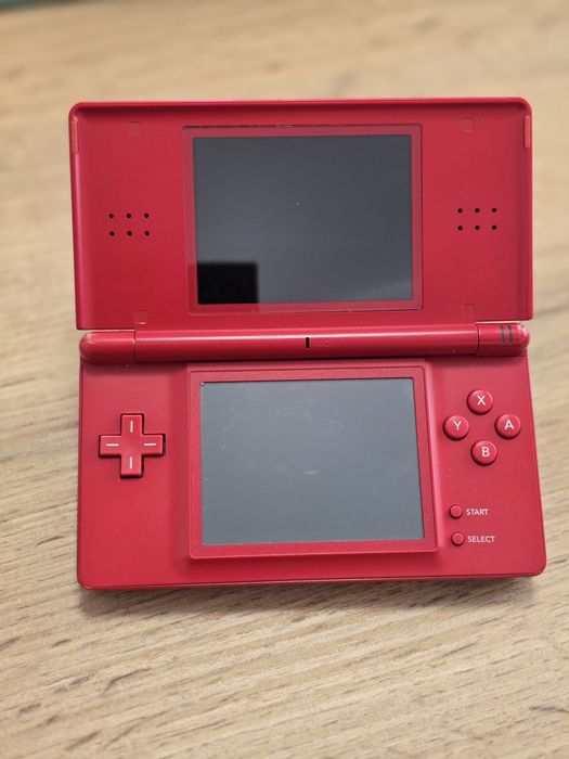 Nintendo DS Lite + încărcător + joc
