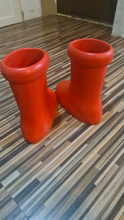 Ghete AstroBoy MSCHF rosii