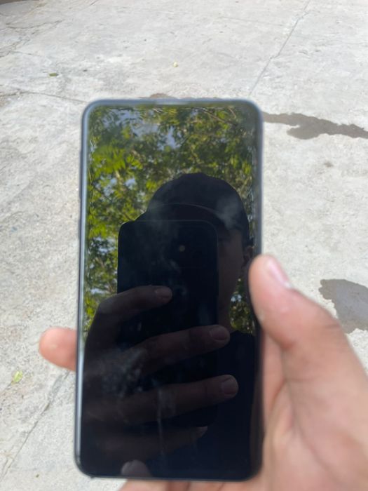 Samsung s10e еш жері ауыспаған