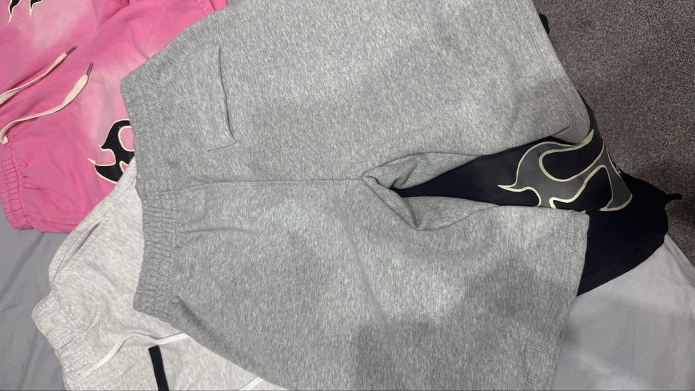 Pantaloni cortez