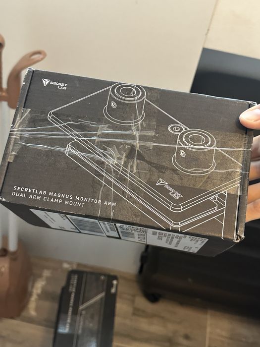 Secretlab dual arm clamp mount