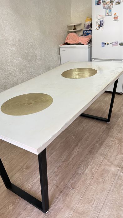 Тамақтануға арналған стол.