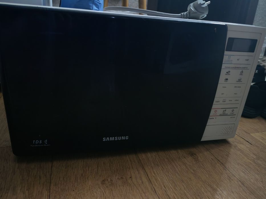 Продам микроволновку Samsung на ремонт или запчасти