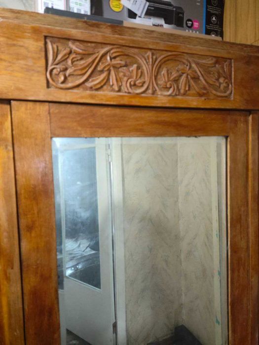 Продам старинный славянский шкаф