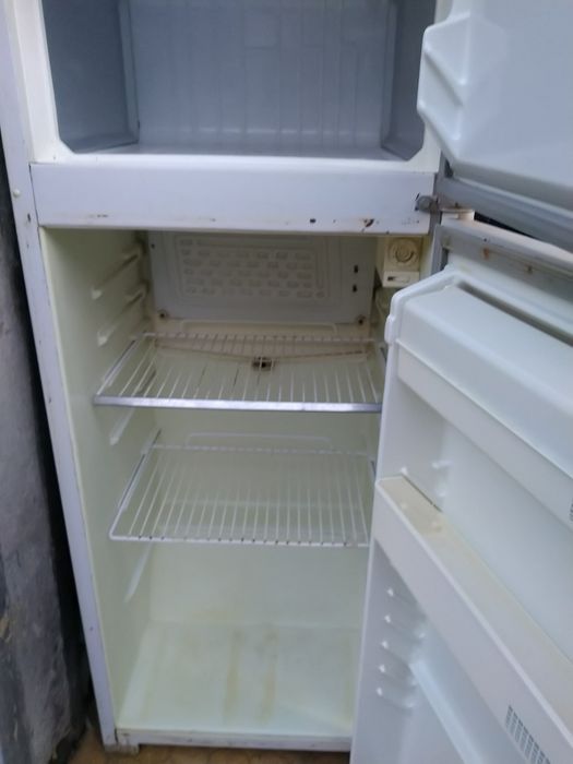 Продам холодильник всё работает