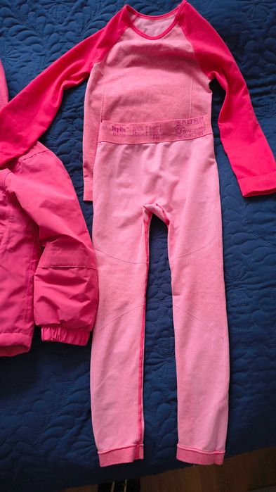 Vând haine fete 6-7 ani, noi