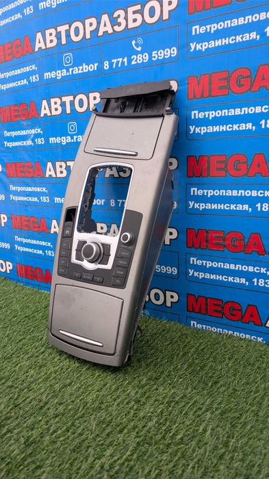 Блок управления мультимедиа на Ауди А6С6 / Audi A6C6
