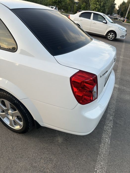 Ласетти (Жентра)(Jentra) сотилади. Ранги ок. 
Пробег 46000