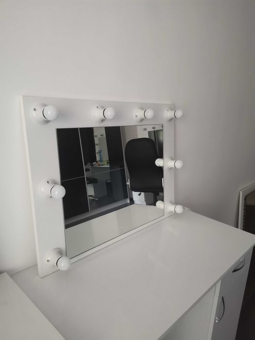 Огледало за грим с осветление