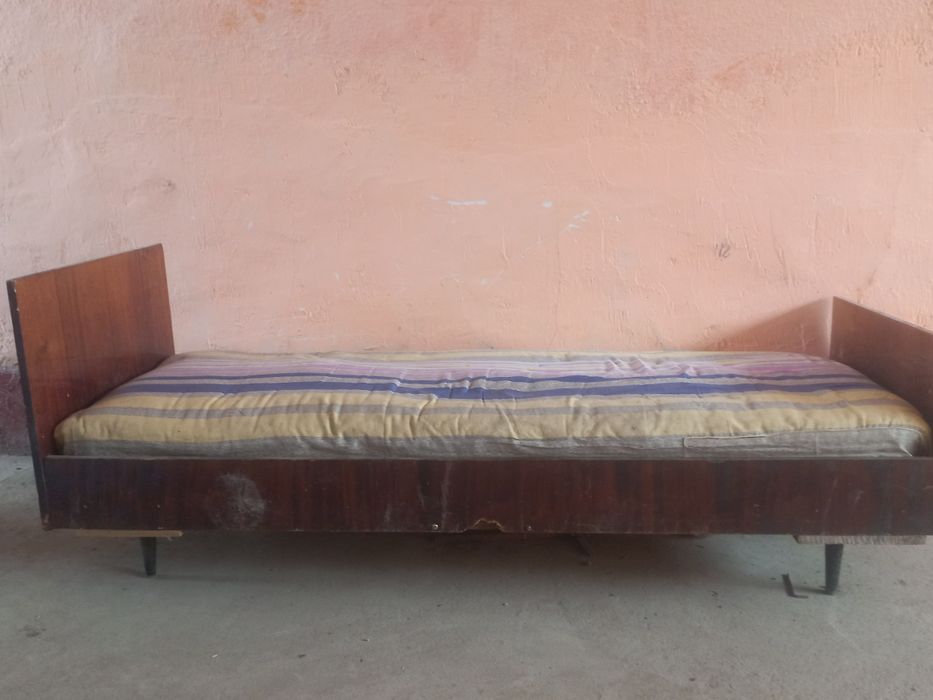 Диван мен карават екеуы бирге 25 мын болек карават 10 мын диван 15 мы