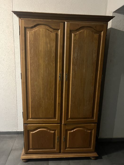 Dulap din lemn masiv