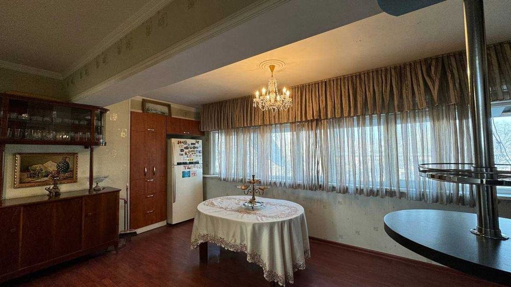 Ц1, бывший детский мир, 121м2