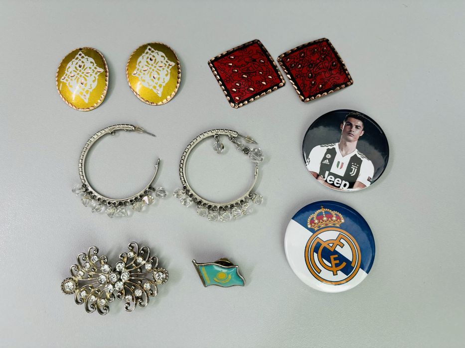 Брошки, сережки, бантики