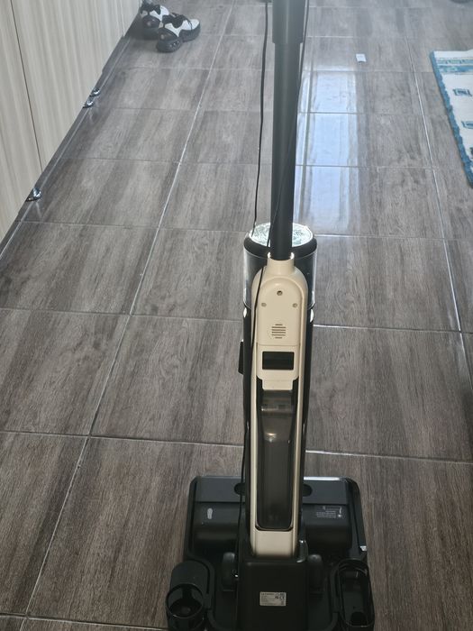 Aspirator fără fir cu spalare