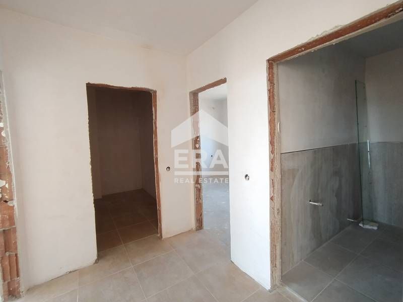 Двуетажна, завършена до ключ къща за продажба, в нов затворен тип комп