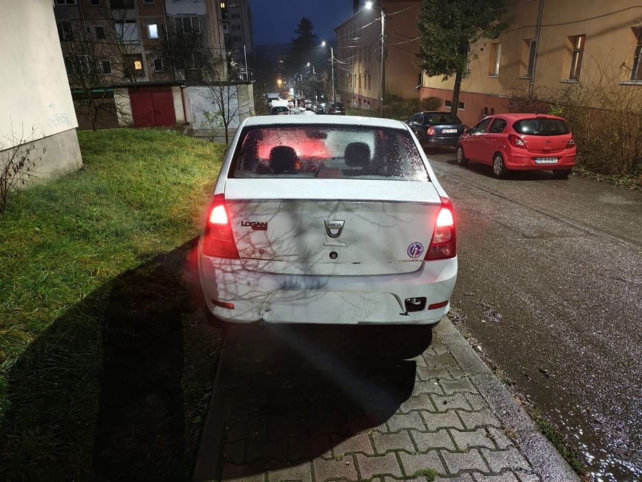 Vând Dacia Logan