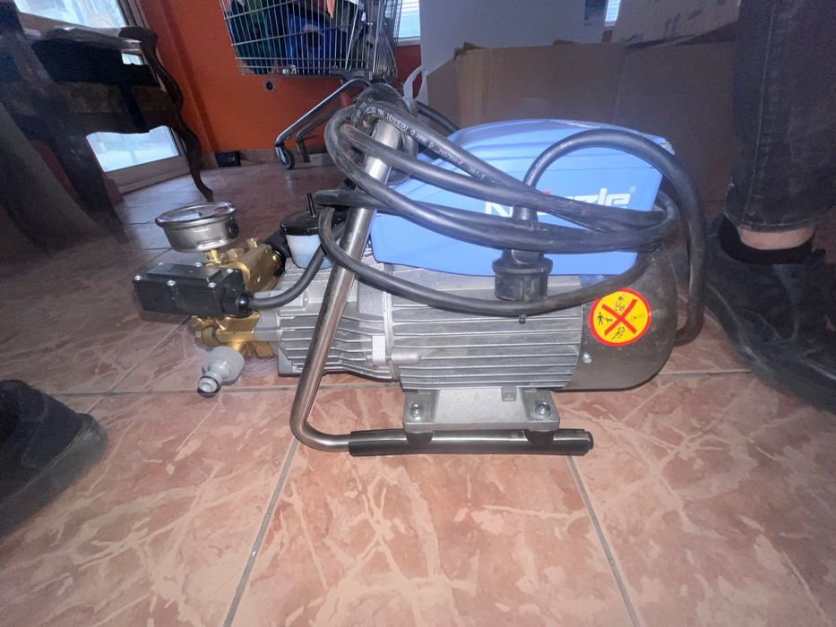 Почистваща техника за Соларни Панели