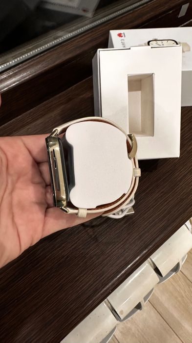 Электронные часы HUAWEI WATCH FIT 3