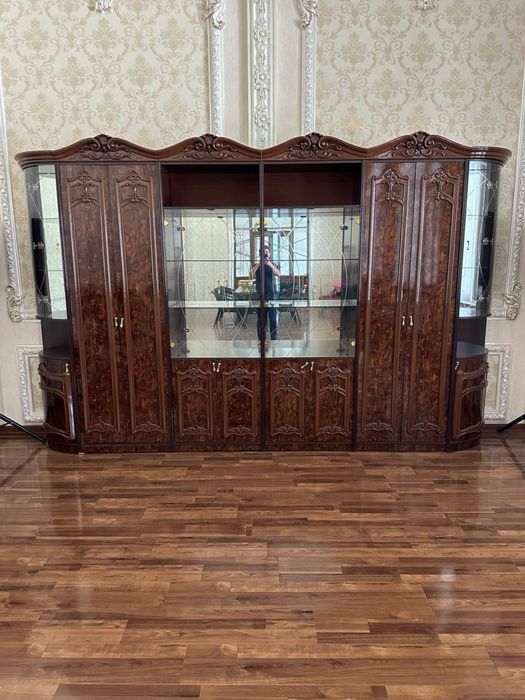 Стенка для гостиной в хорошем состоянии