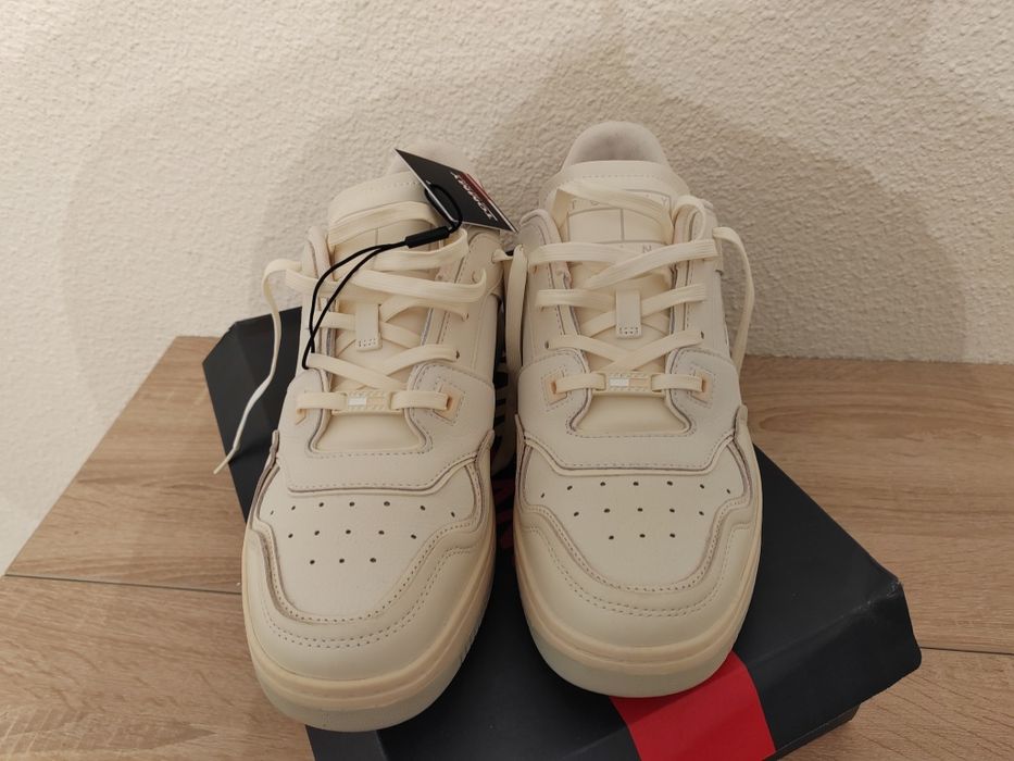 Tommy Jeans, piele naturală