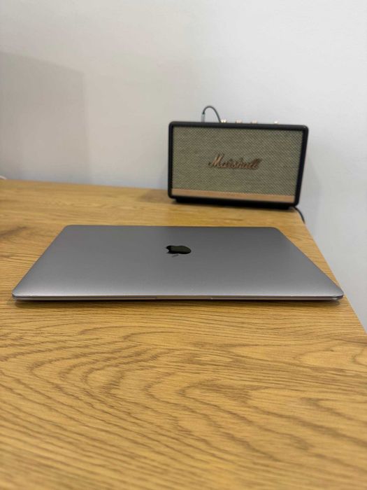 MacBook Air 13.3" M1 / 8GB RAM / 256GB SSD — Argintiu (Silver) 88% baterie