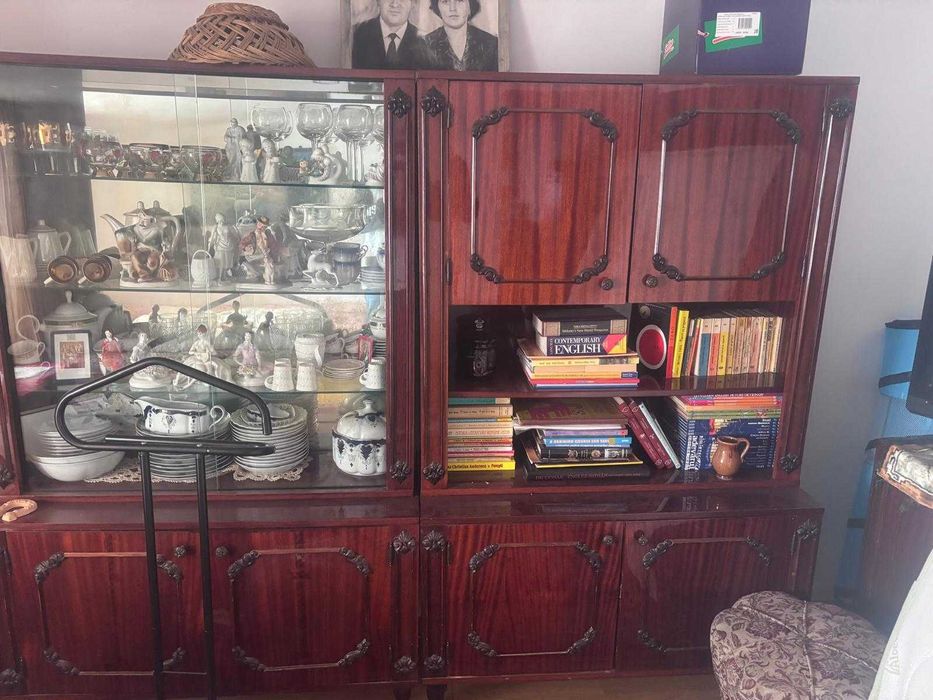 Vand mobila veche, 3 vitrine