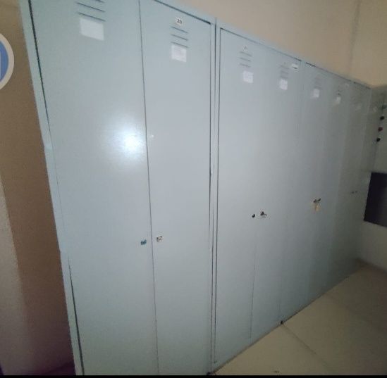 Шкаф для одежды металлическии