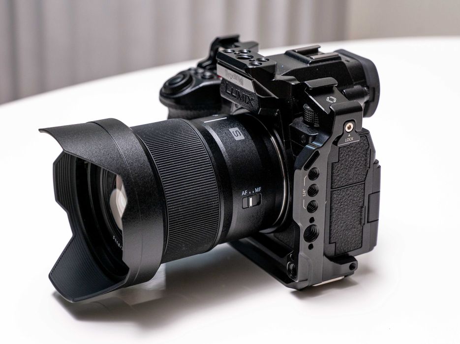 Panasonic Lumix S5II X  + Small Rig cage + 24mm + 35mm f1.8
