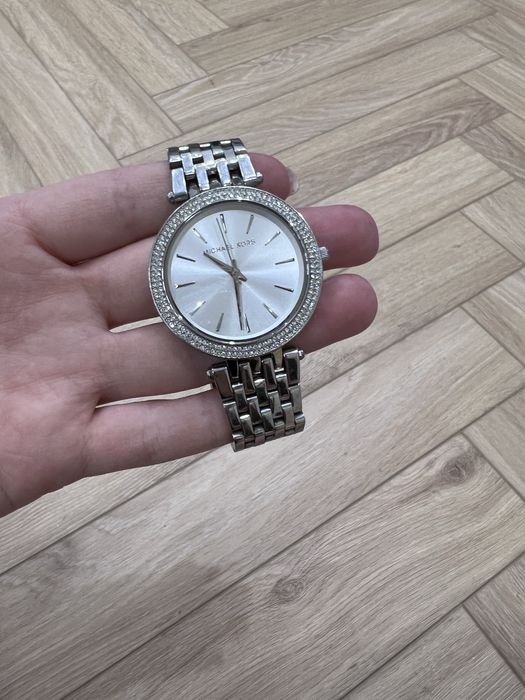 Часы от бренда Michael Kors