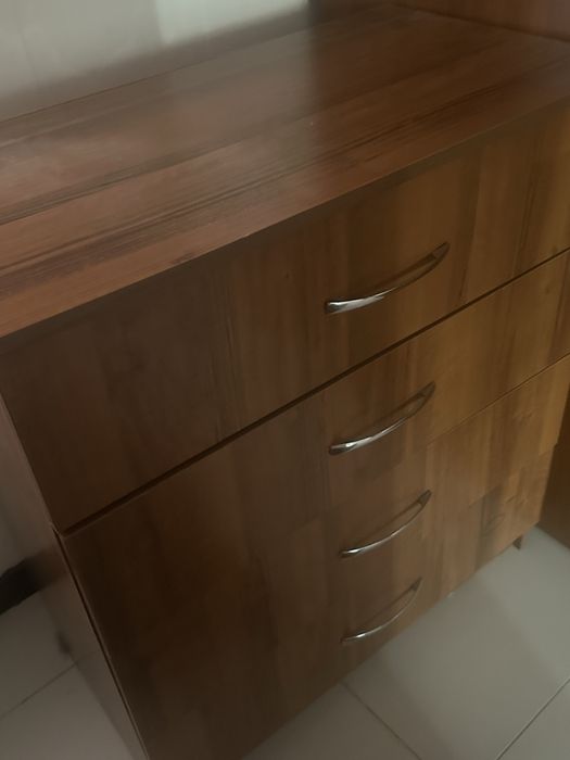 Комод с выдвижными ящиками