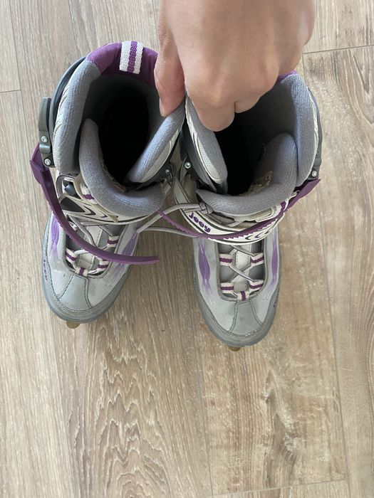 Ролери и подарък наколенки