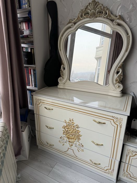 Спальный гарнитур