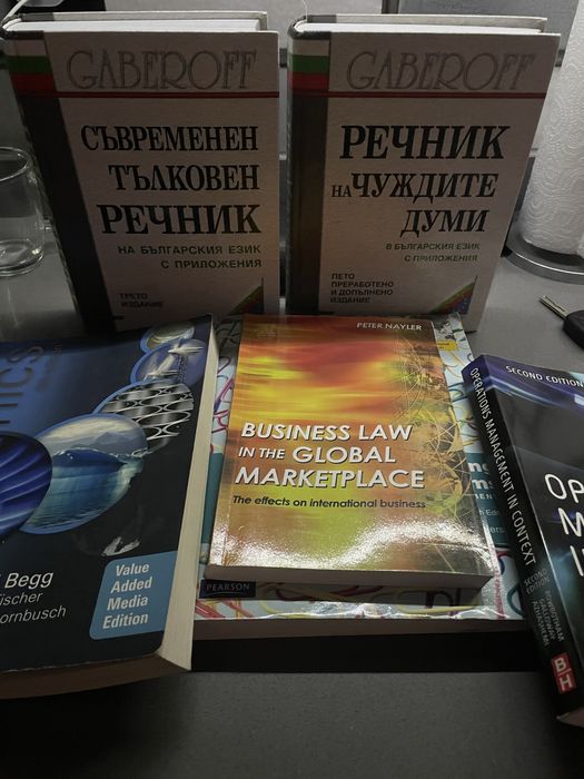 Лот от книги на английски