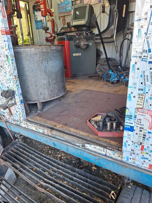 Продавам павилион работилница за авто гуми