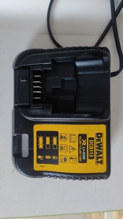 Incarcator DeWalt DCB113