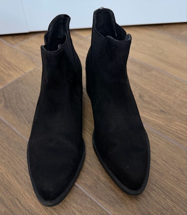 Черни велурени дамски боти