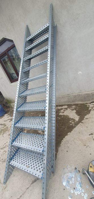 Scari metalice 60x27 cu 13 trp
