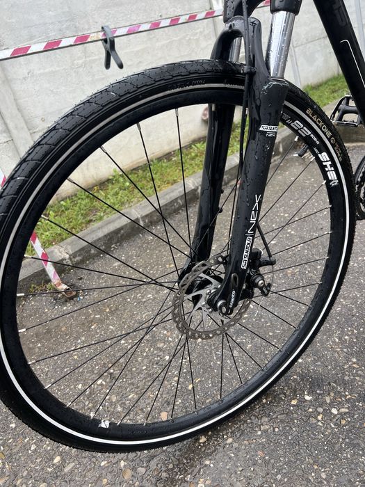 BICICLETA atat pentru oras , cat si off road.
