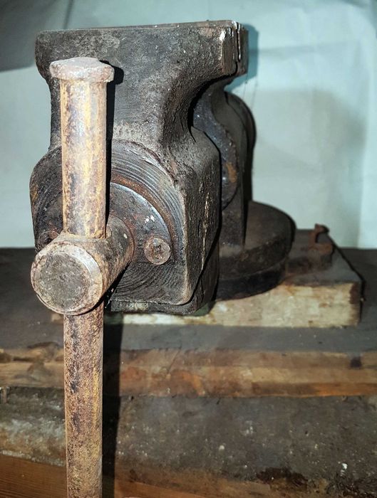 Тиски слесарные СССР