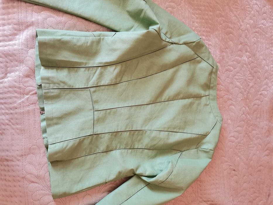 Вталено кожено яке