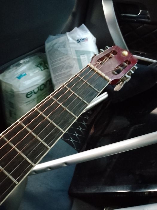 Гитара продаю почти новая