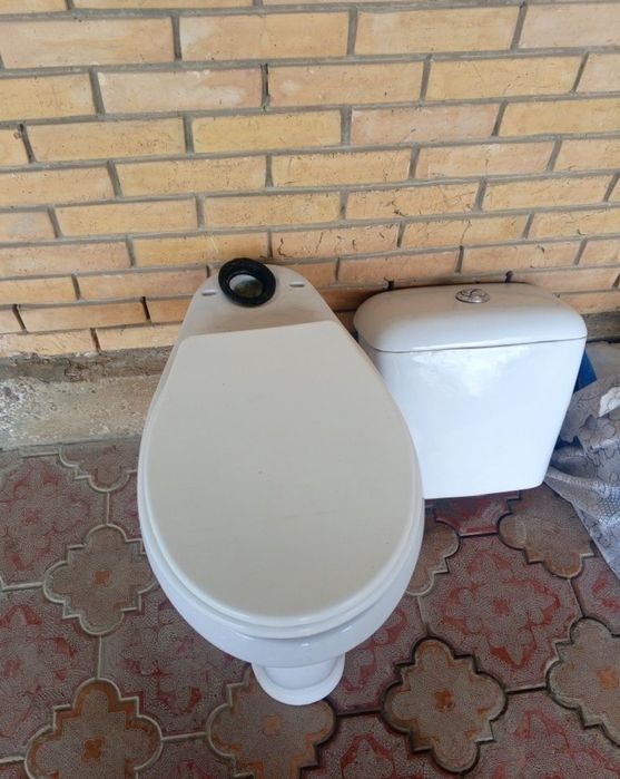 Super narxda unitaz sotiladi