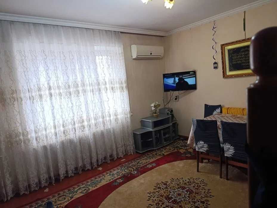 Гулабот 3 хоналик гиштли домда квартира сотилади