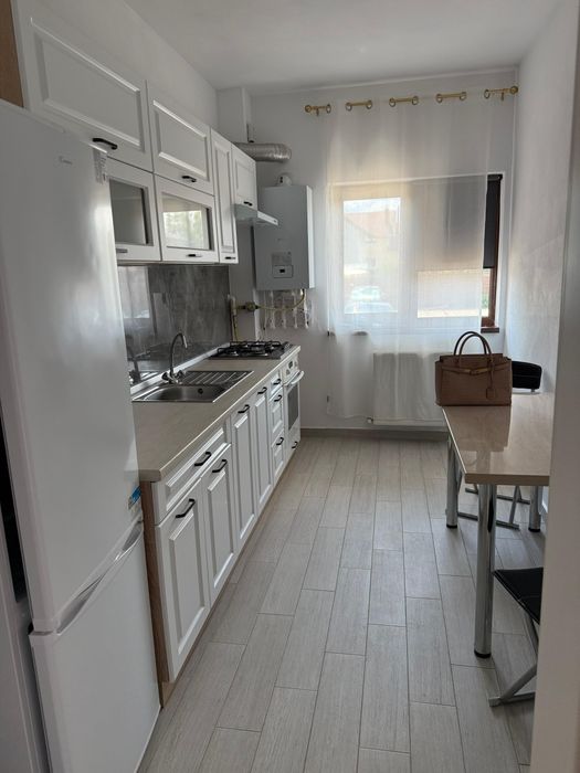 Închiriez garsonieră