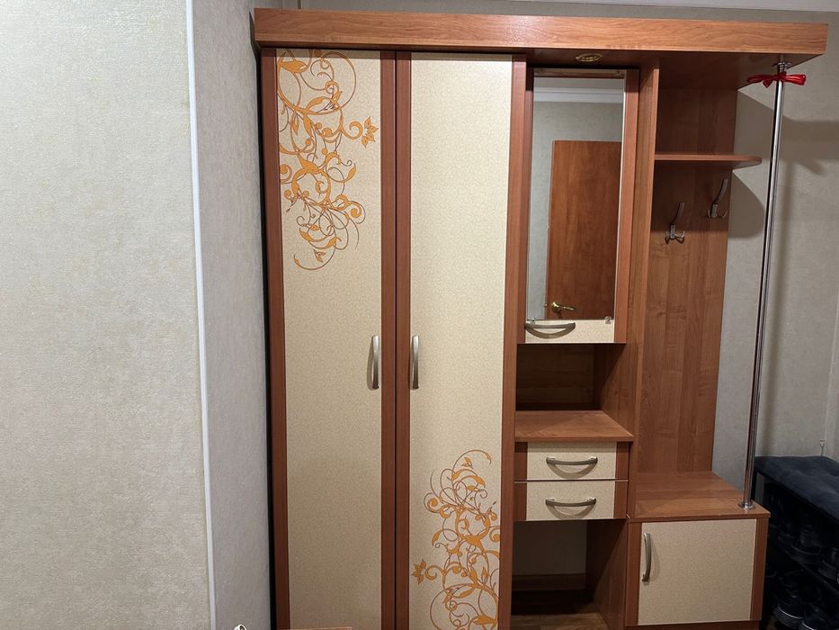 Продам шкаф для прихожей
