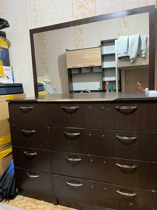 Комод с зеркалом